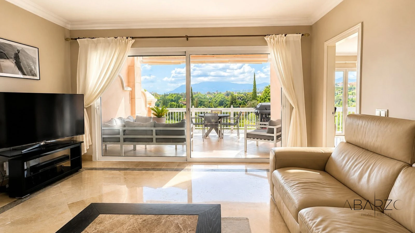 Elegant 2-Bedroom Apartment in El Lago, Los Flamingos with Golf Course Views — interior, Los Flamingos, Benahavís (5 of 20)