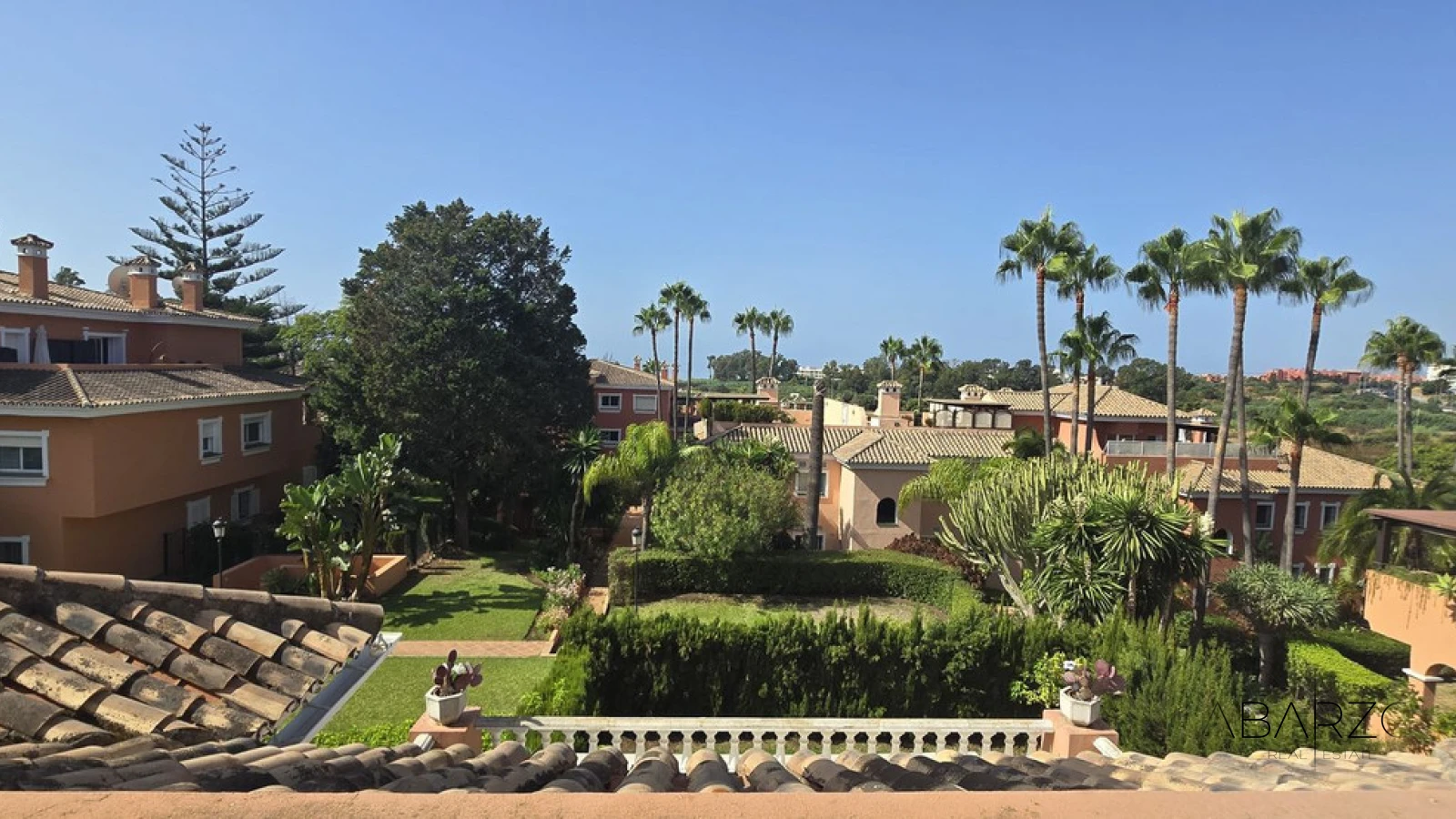 Beautifully Renovated 3-Bedroom Duplex Penthouse with Sea and Mountain Views — interior, New Golden Mile, Estepona (3 of 15)