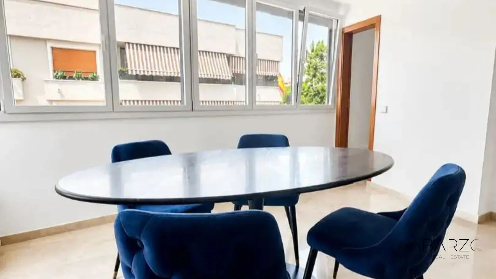 Three-Bedroom Apartment with Garage in the Centre of Marbella, Metres from the Promenade — interior, Marbella Centro, Marbella (6 of 22)