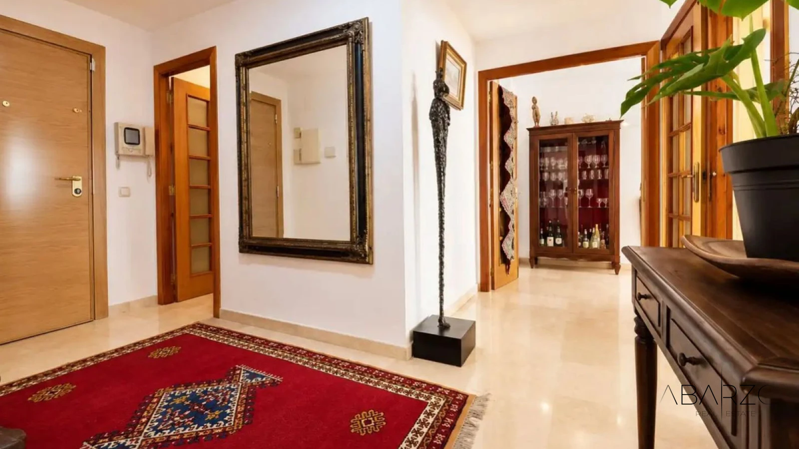 Three-Bedroom Apartment with Garage in the Centre of Marbella, Metres from the Promenade — interior, Marbella Centro, Marbella (10 of 22)