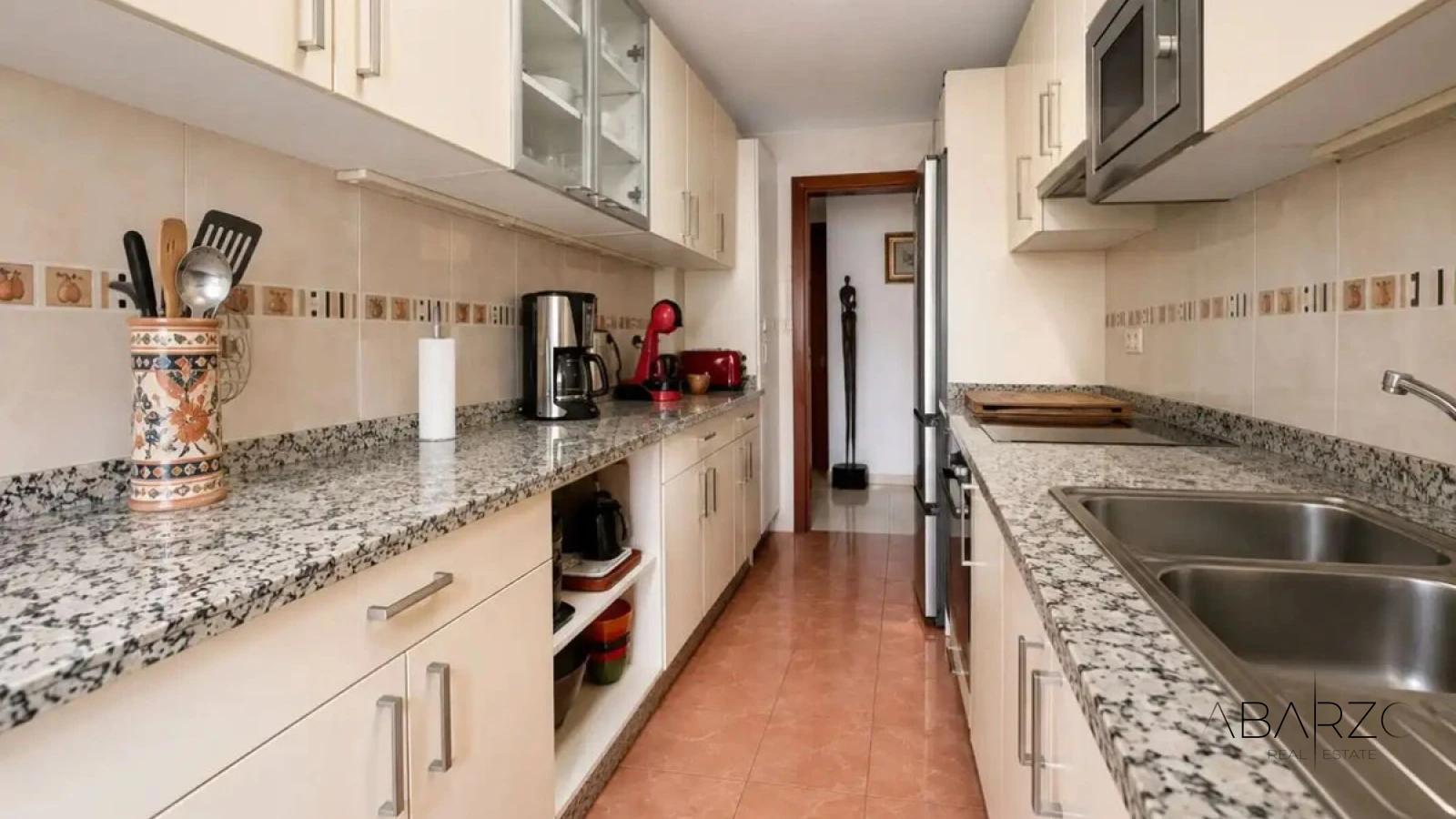 Three-Bedroom Apartment with Garage in the Centre of Marbella, Metres from the Promenade — interior, Marbella Centro, Marbella (8 of 22)