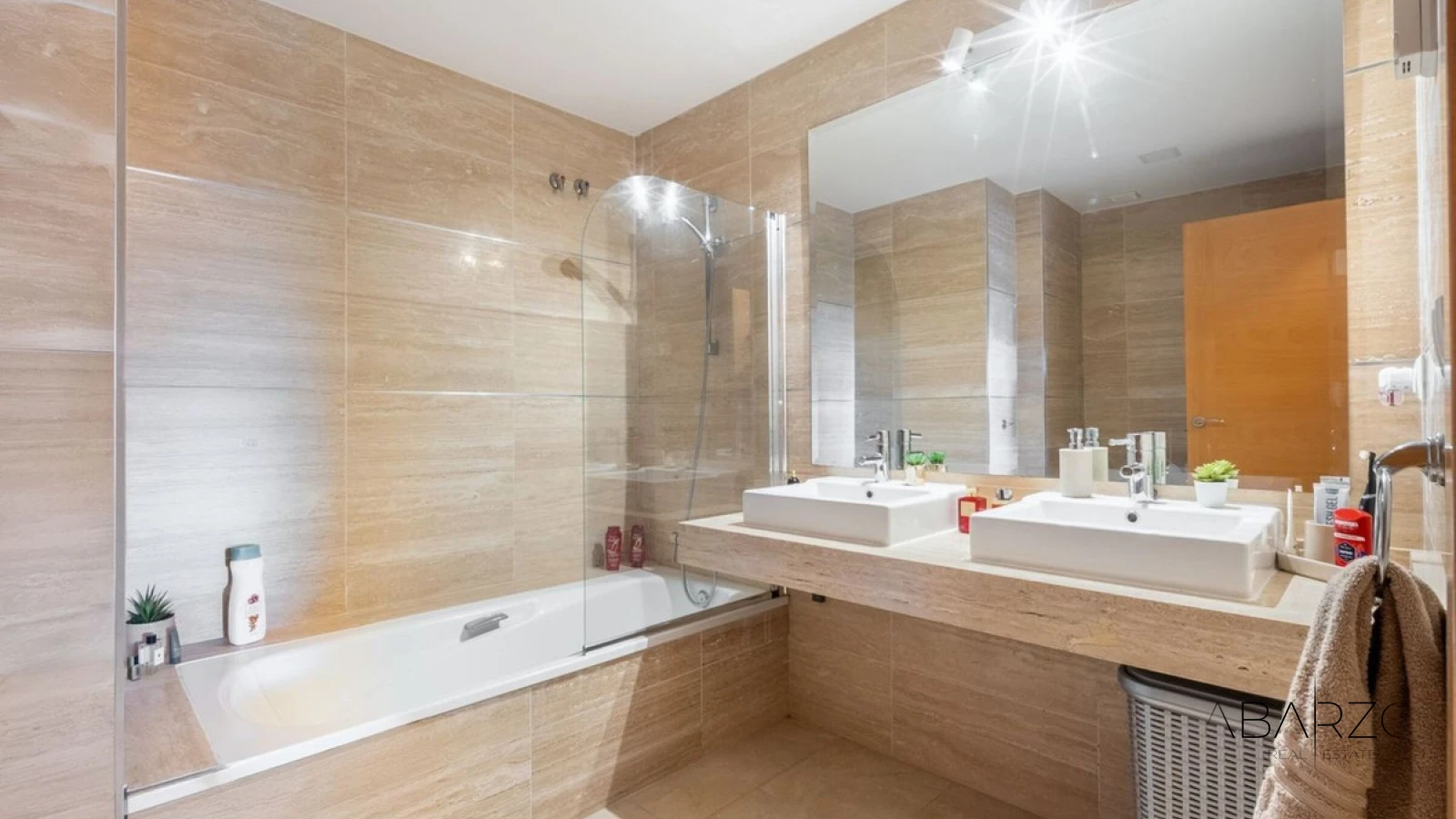 Fully renovated ground-floor apartment with panoramic terrace in El Paraíso, Benahavís — interior, New Golden Mile, Estepona (31 of 35)