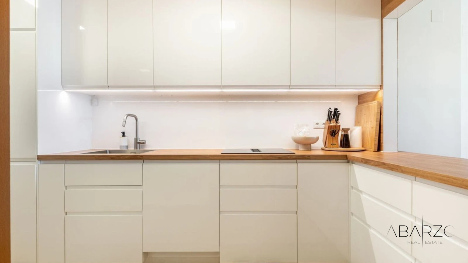 Fully renovated ground-floor apartment with panoramic terrace in El Paraíso, Benahavís — interior, New Golden Mile, Estepona (16 of 35)