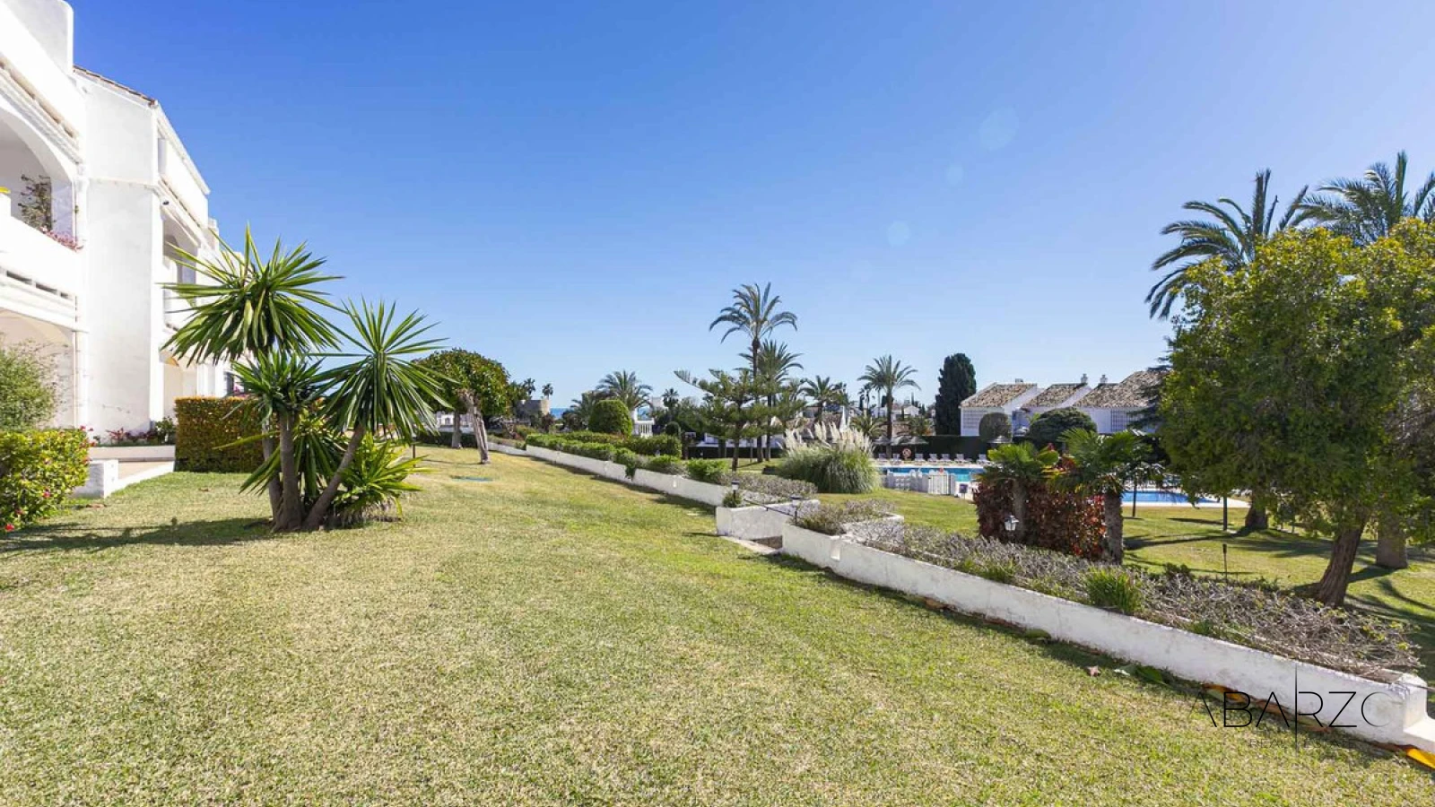 Renovated Apartment Near Puerto Banus with Pool and Private Parking — interior, Nueva Andalucía, Marbella (18 of 18)