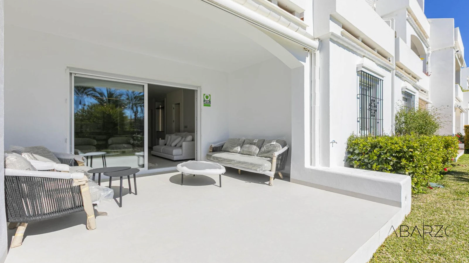 Renovated Apartment Near Puerto Banus with Pool and Private Parking — interior, Nueva Andalucía, Marbella (2 of 18)