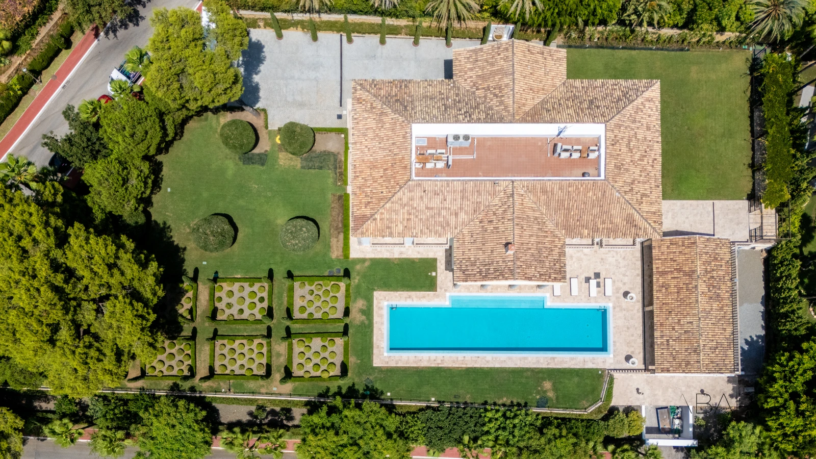 Luxury Villa in Sierra Blanca Marbella with Panoramic Sea Views and Heated Pool — interior, Golden Mile, Marbella (72 of 83)