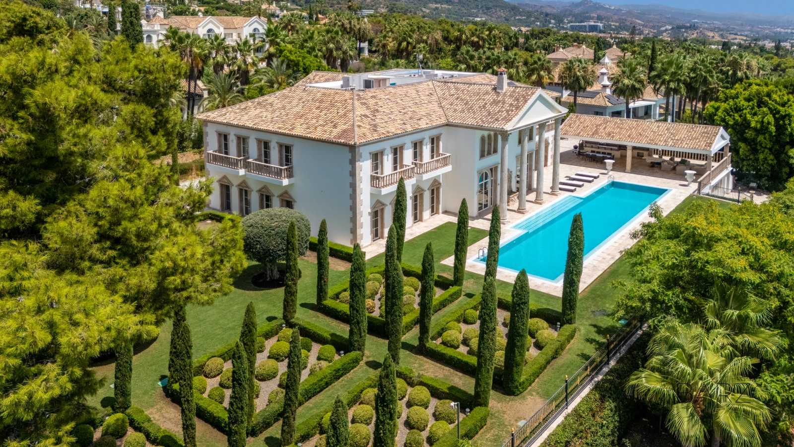 Luxury Villa in Sierra Blanca Marbella with Panoramic Sea Views and Heated Pool — interior, Golden Mile, Marbella (58 of 83)