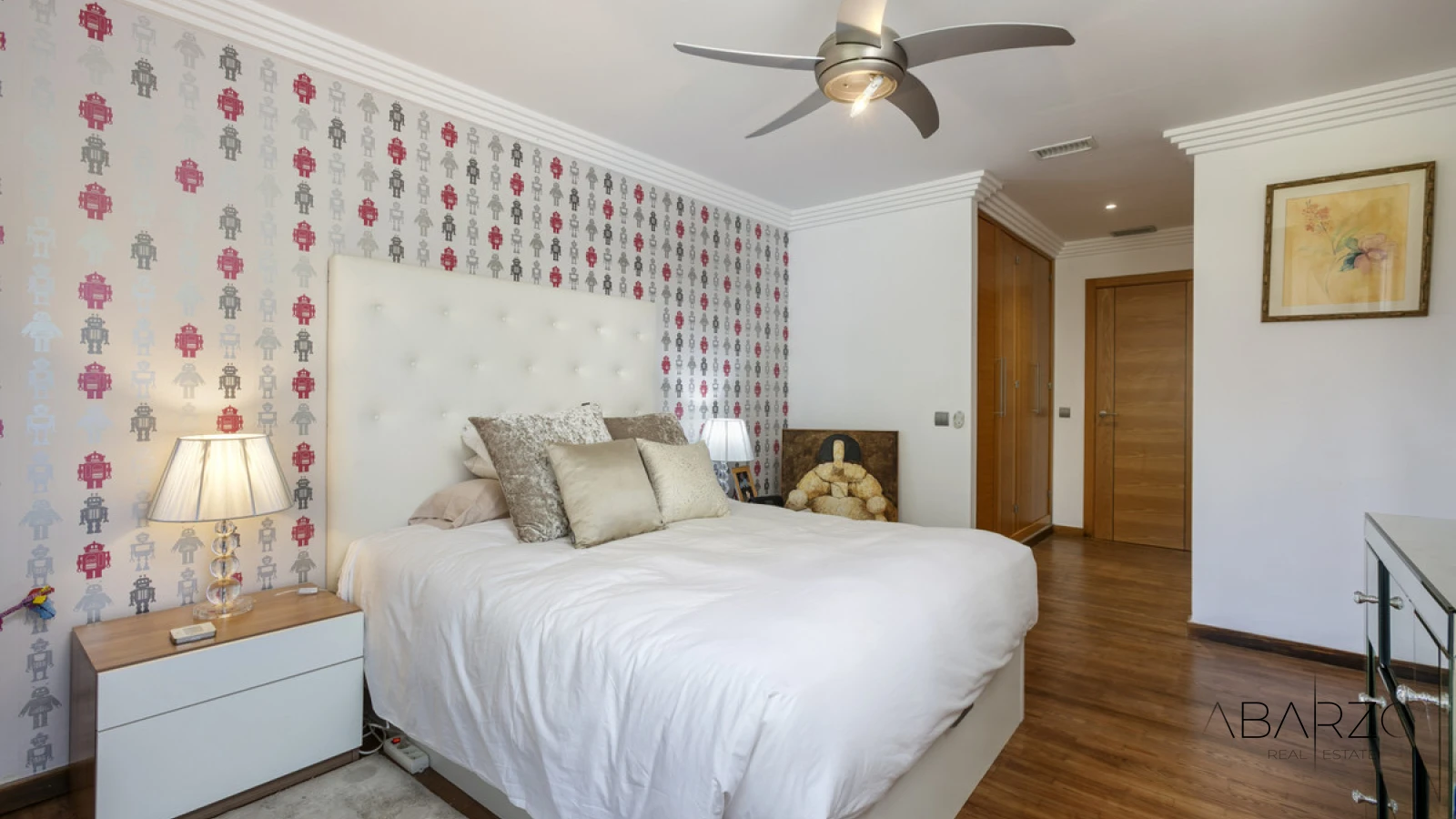 Stunning 4-Bedroom Apartment in Monte Parasio, Marbella with Private Terrace and Luxury Amenities — interior, Golden Mile, Marbella (24 of 36)