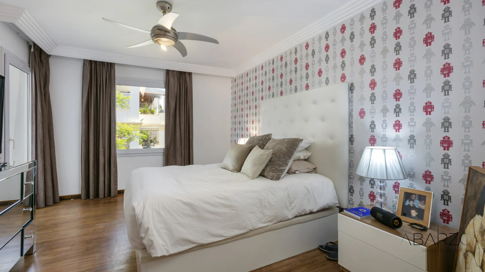Stunning 4-Bedroom Apartment in Monte Parasio, Marbella with Private Terrace and Luxury Amenities — interior, Golden Mile, Marbella (33 of 36)