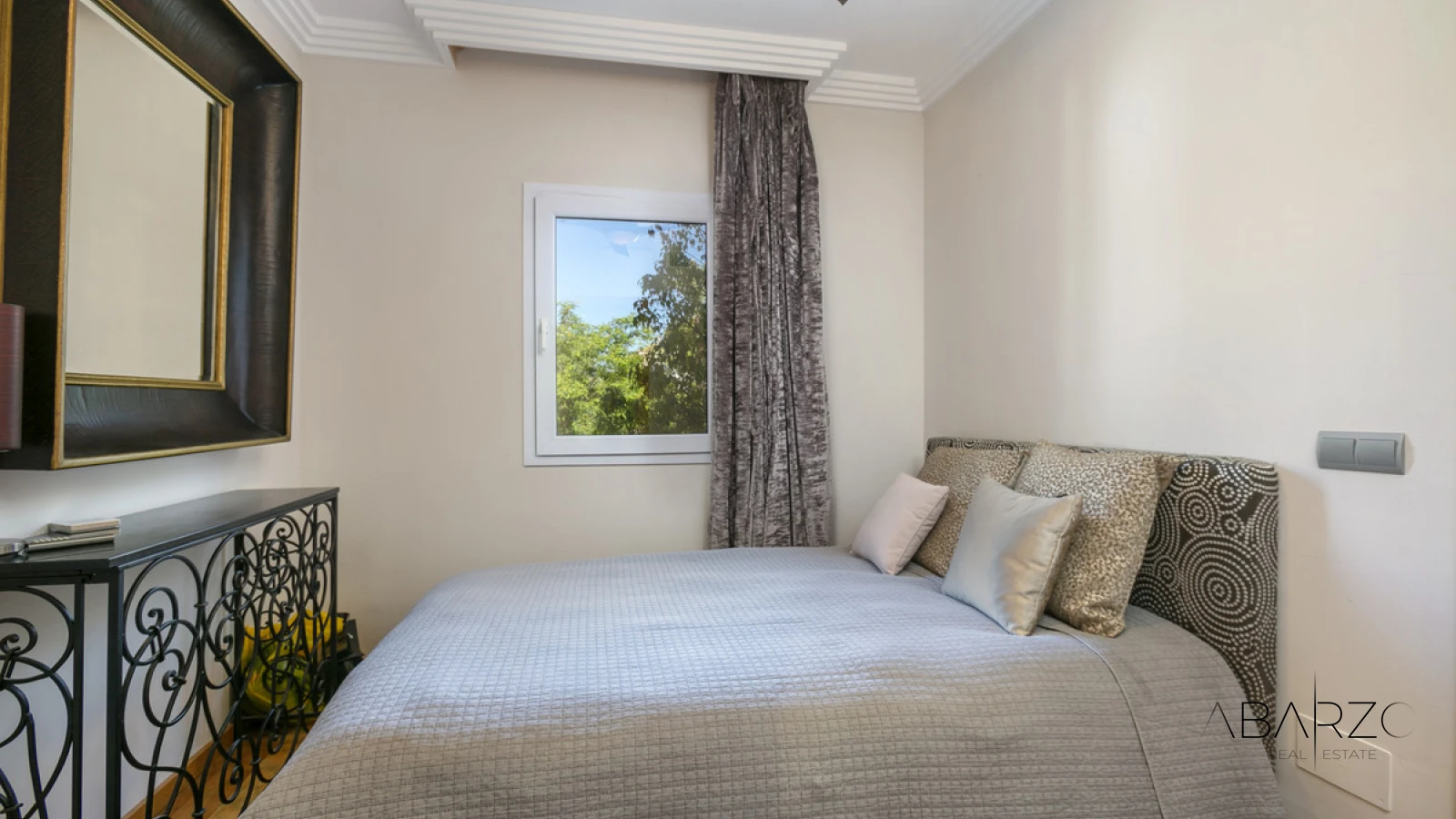 Stunning 4-Bedroom Apartment in Monte Parasio, Marbella with Private Terrace and Luxury Amenities — interior, Golden Mile, Marbella (26 of 36)