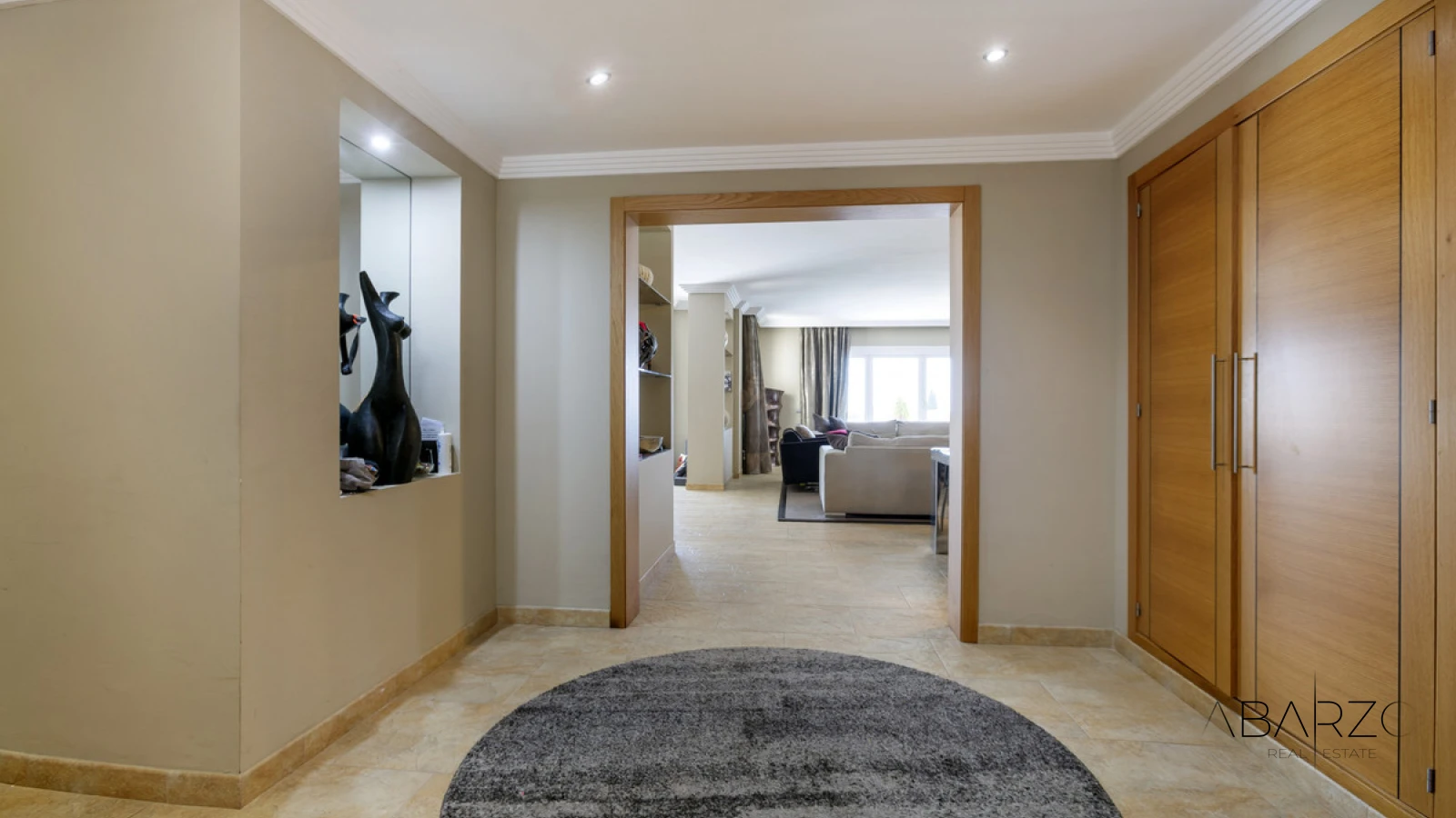 Stunning 4-Bedroom Apartment in Monte Parasio, Marbella with Private Terrace and Luxury Amenities — interior, Golden Mile, Marbella (32 of 36)
