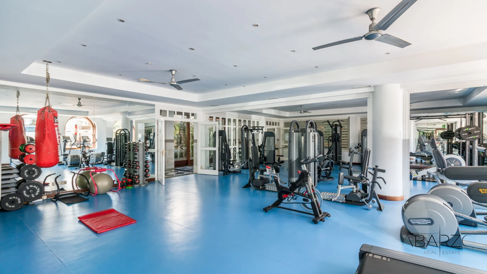 Stunning 4-Bedroom Apartment in Monte Parasio, Marbella with Private Terrace and Luxury Amenities — interior, Golden Mile, Marbella (19 of 36)