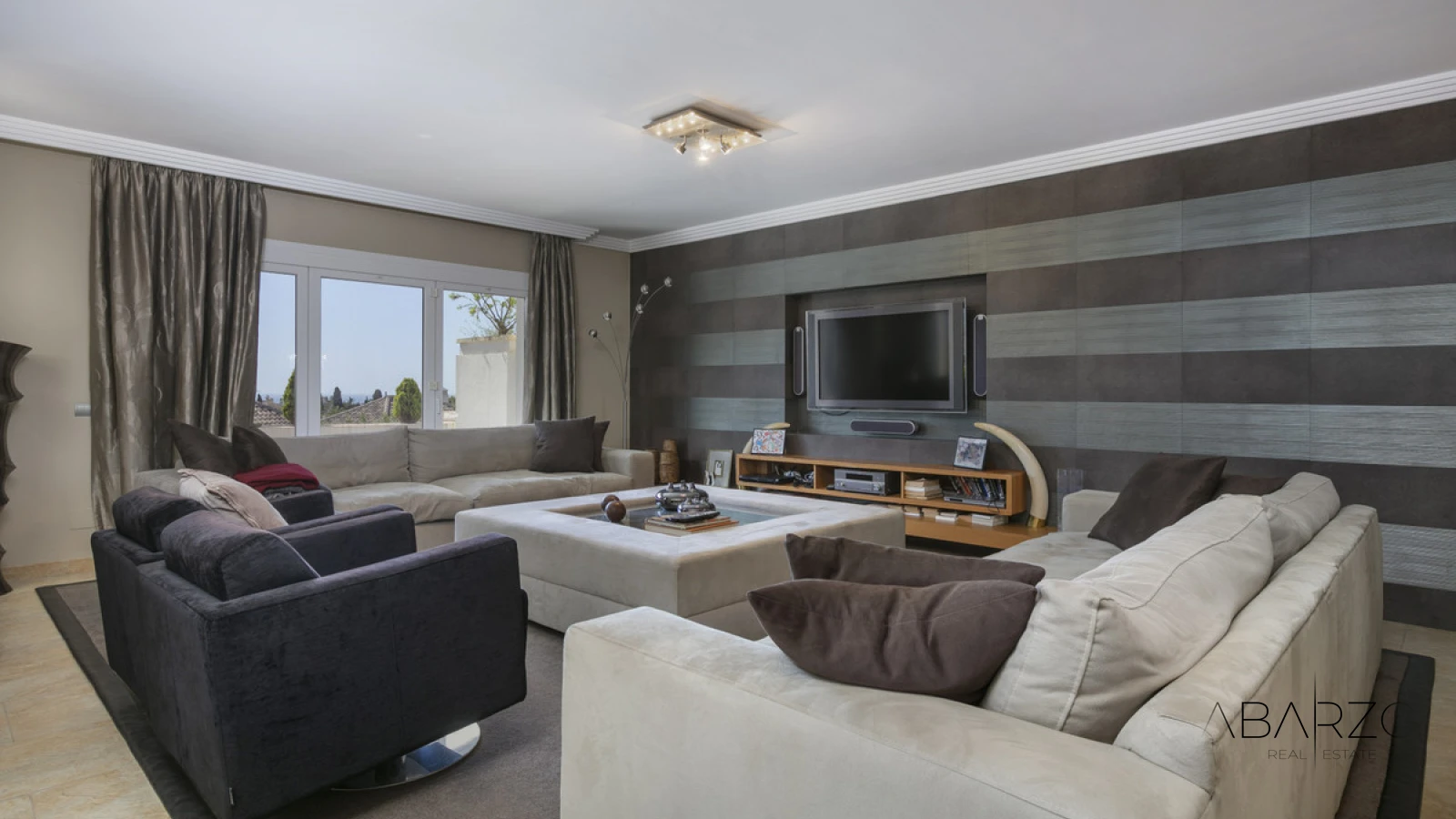 Stunning 4-Bedroom Apartment in Monte Parasio, Marbella with Private Terrace and Luxury Amenities — interior, Golden Mile, Marbella (10 of 36)