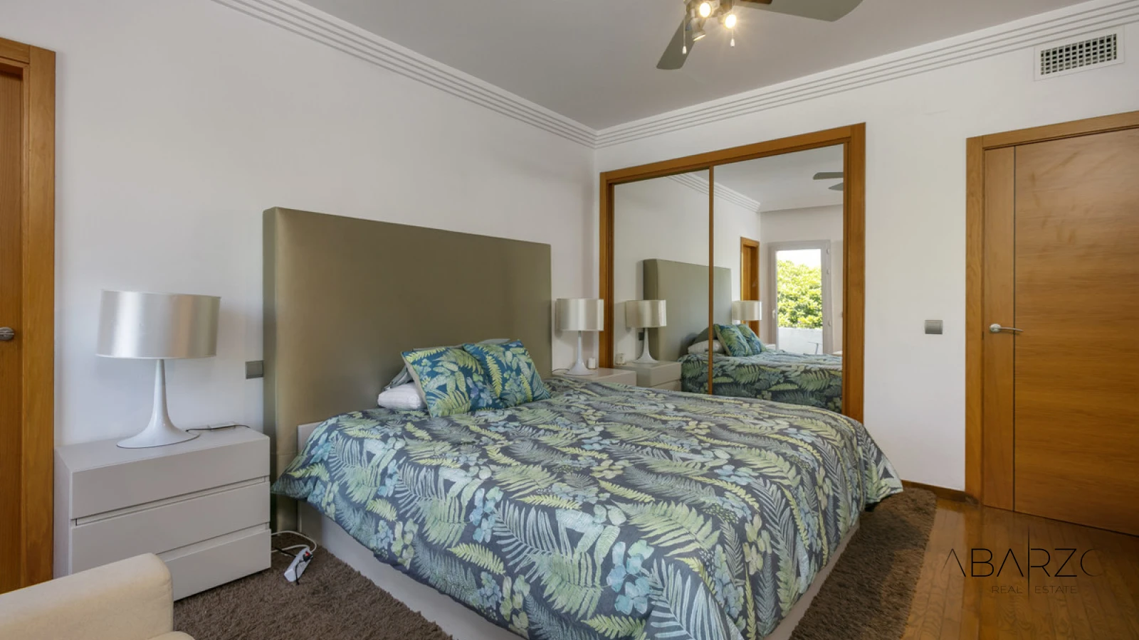 Stunning 4-Bedroom Apartment in Monte Parasio, Marbella with Private Terrace and Luxury Amenities — interior, Golden Mile, Marbella (34 of 36)