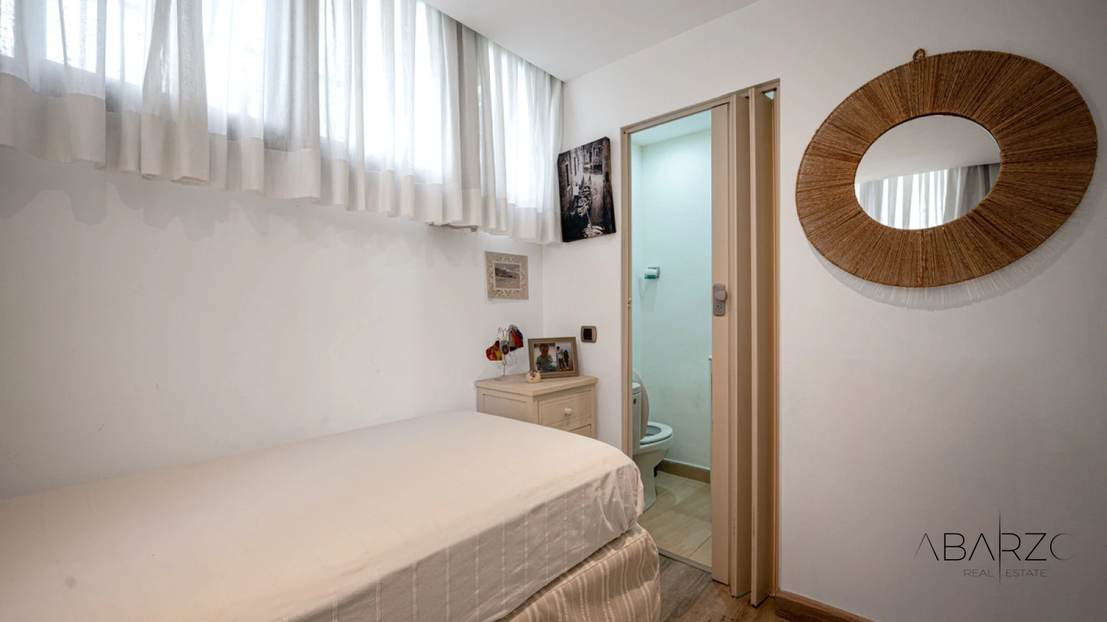 Townhouse Oasis: Luxury 5-Bedroom Townhouse in Marbella's Golden Mile with Private Garden and Rooftop Solarium — interior, Golden Mile, Marbella (19 of 49)