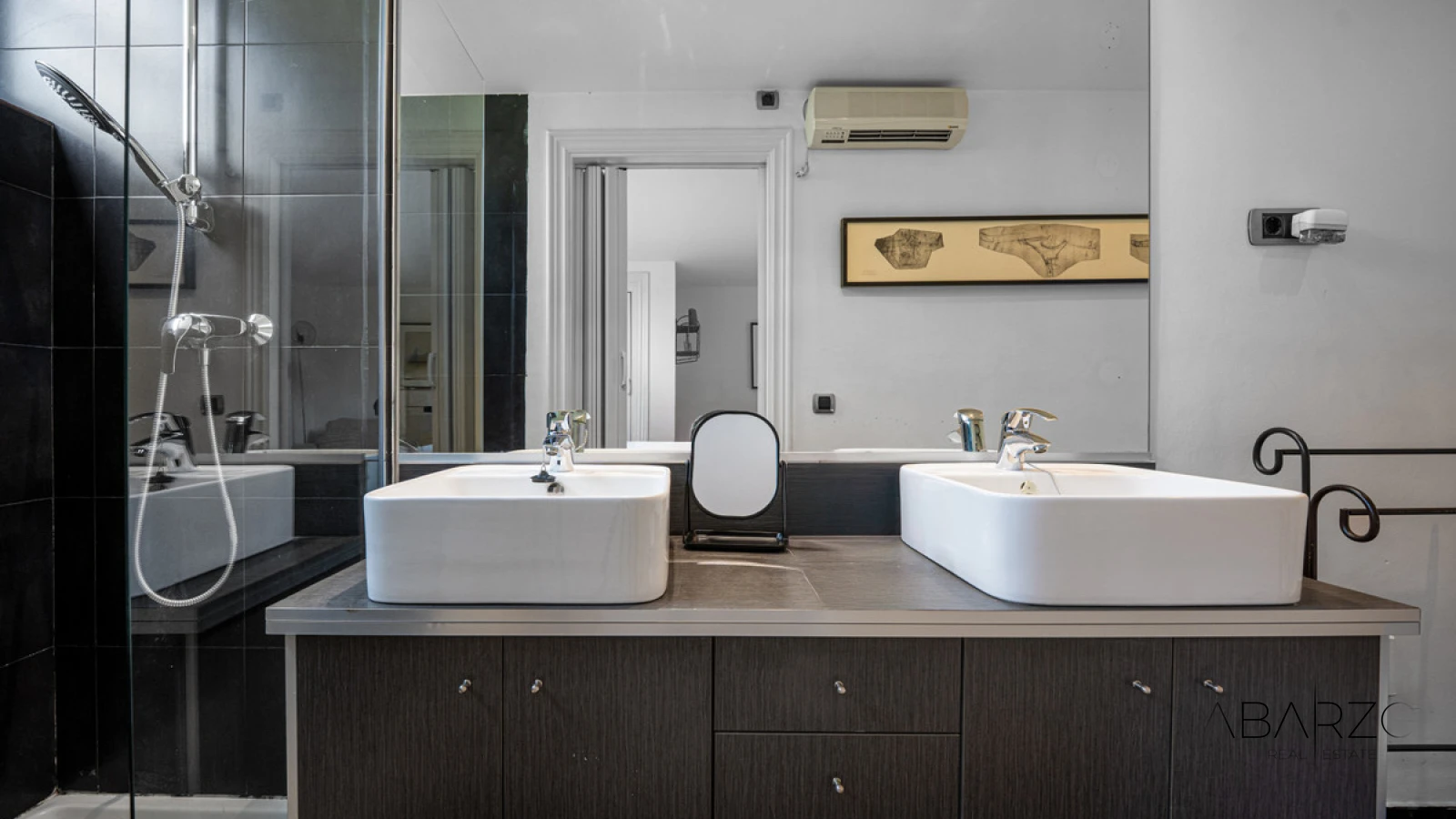 Townhouse Oasis: Luxury 5-Bedroom Townhouse in Marbella's Golden Mile with Private Garden and Rooftop Solarium — interior, Golden Mile, Marbella (13 of 49)