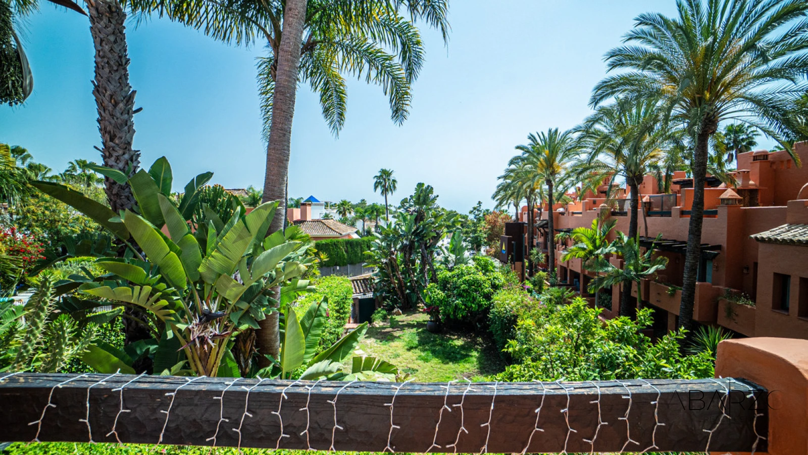 Townhouse Oasis: Luxury 5-Bedroom Townhouse in Marbella's Golden Mile with Private Garden and Rooftop Solarium — interior, Golden Mile, Marbella (47 of 49)