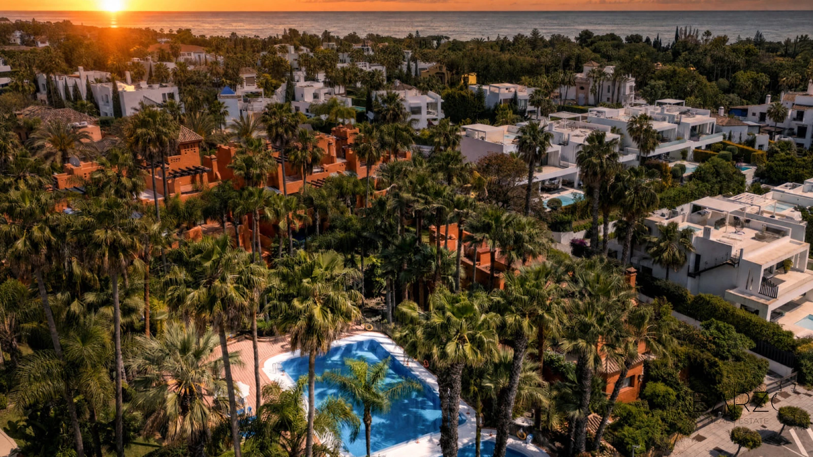 Townhouse Oasis: Luxury 5-Bedroom Townhouse in Marbella's Golden Mile with Private Garden and Rooftop Solarium — interior, Golden Mile, Marbella (36 of 49)