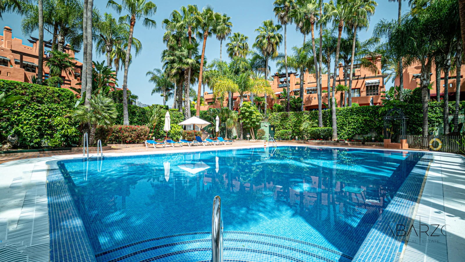 Townhouse Oasis: Luxury 5-Bedroom Townhouse in Marbella's Golden Mile with Private Garden and Rooftop Solarium — interior, Golden Mile, Marbella (41 of 49)