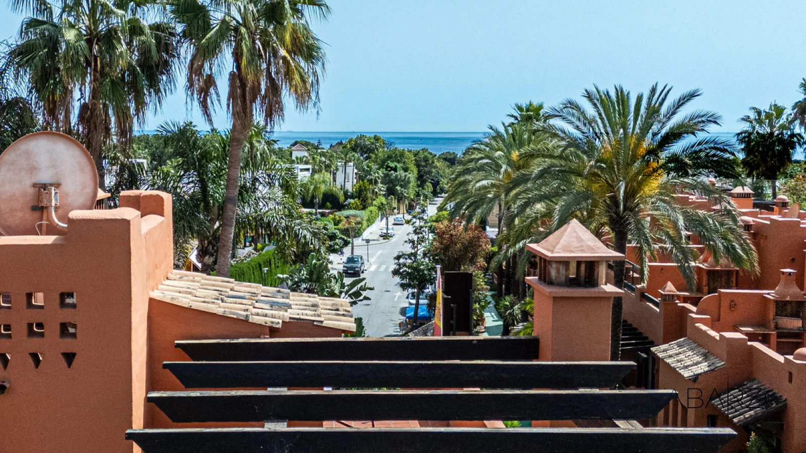 Townhouse Oasis: Luxury 5-Bedroom Townhouse in Marbella's Golden Mile with Private Garden and Rooftop Solarium — interior, Golden Mile, Marbella (27 of 49)