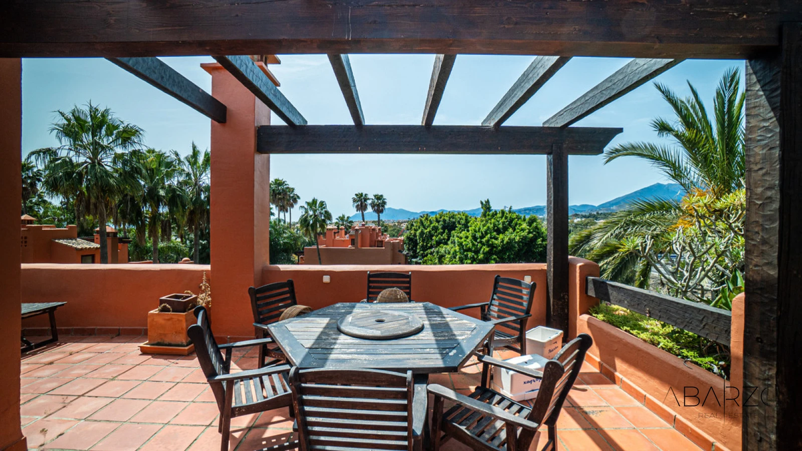 Townhouse Oasis: Luxury 5-Bedroom Townhouse in Marbella's Golden Mile with Private Garden and Rooftop Solarium — interior, Golden Mile, Marbella (25 of 49)