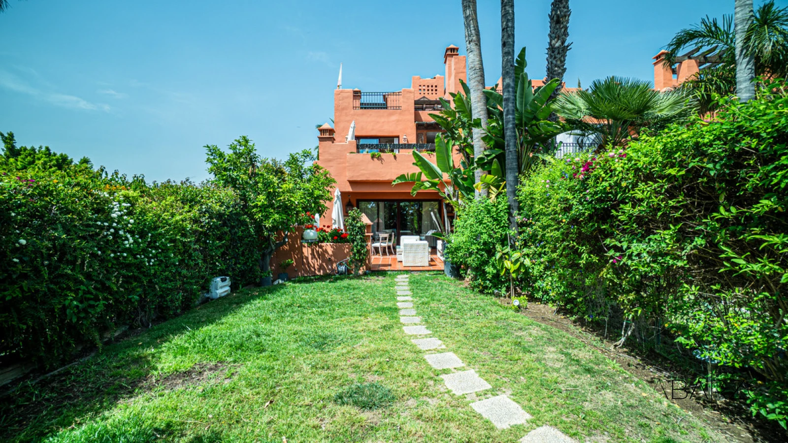 Townhouse Oasis: Luxury 5-Bedroom Townhouse in Marbella's Golden Mile with Private Garden and Rooftop Solarium — interior, Golden Mile, Marbella (28 of 49)
