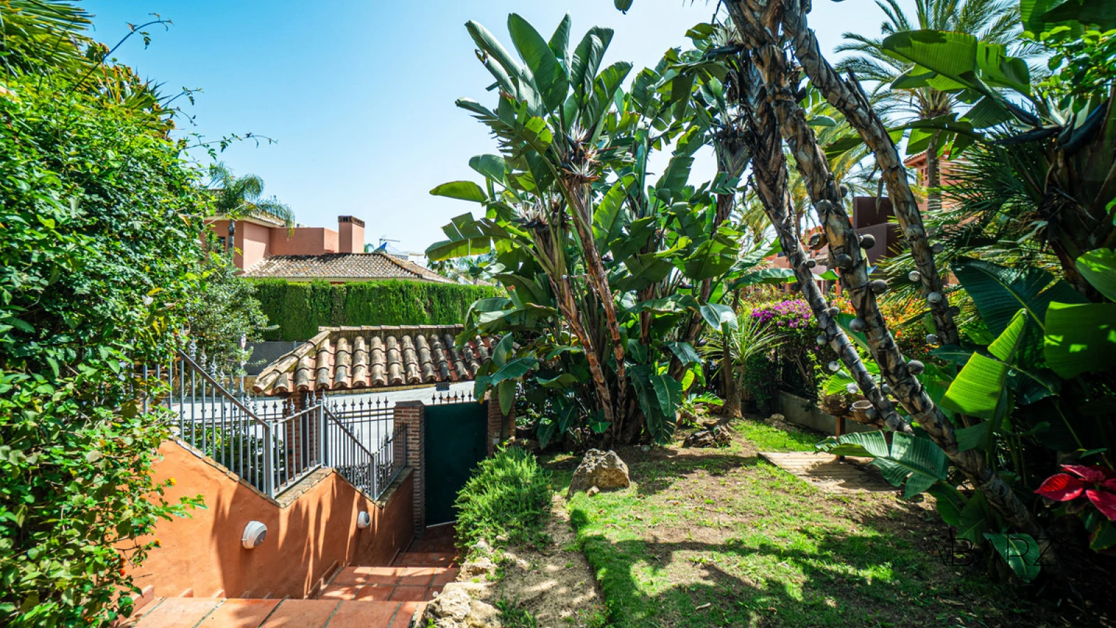 Townhouse Oasis: Luxury 5-Bedroom Townhouse in Marbella's Golden Mile with Private Garden and Rooftop Solarium — interior, Golden Mile, Marbella (30 of 49)