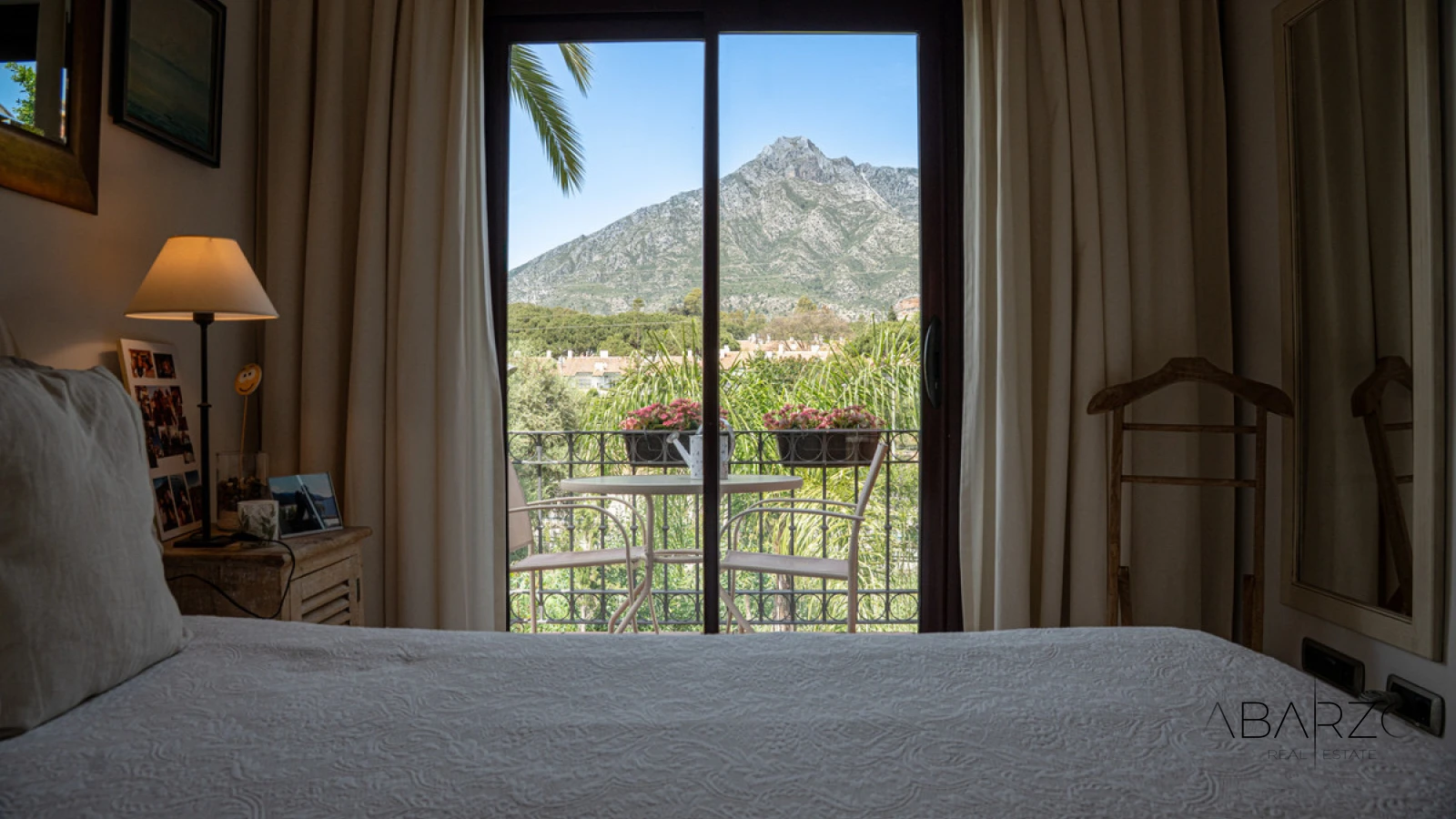 Townhouse Oasis: Luxury 5-Bedroom Townhouse in Marbella's Golden Mile with Private Garden and Rooftop Solarium — interior, Golden Mile, Marbella (11 of 49)