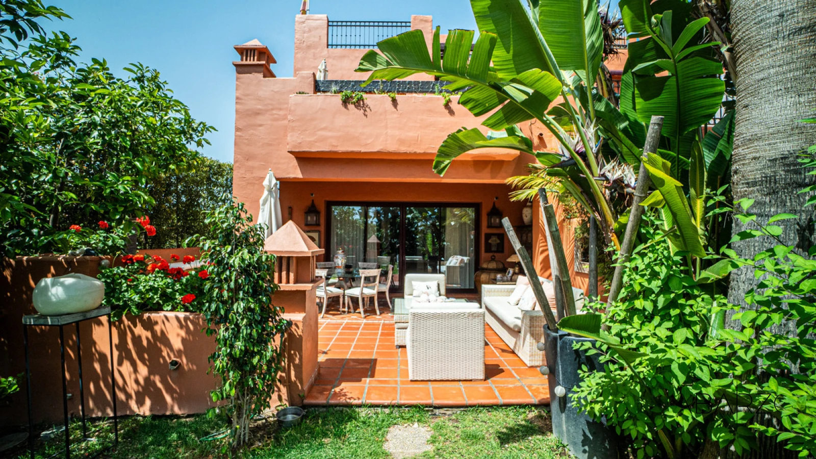Townhouse Oasis: Luxury 5-Bedroom Townhouse in Marbella's Golden Mile with Private Garden and Rooftop Solarium — interior, Golden Mile, Marbella (5 of 49)
