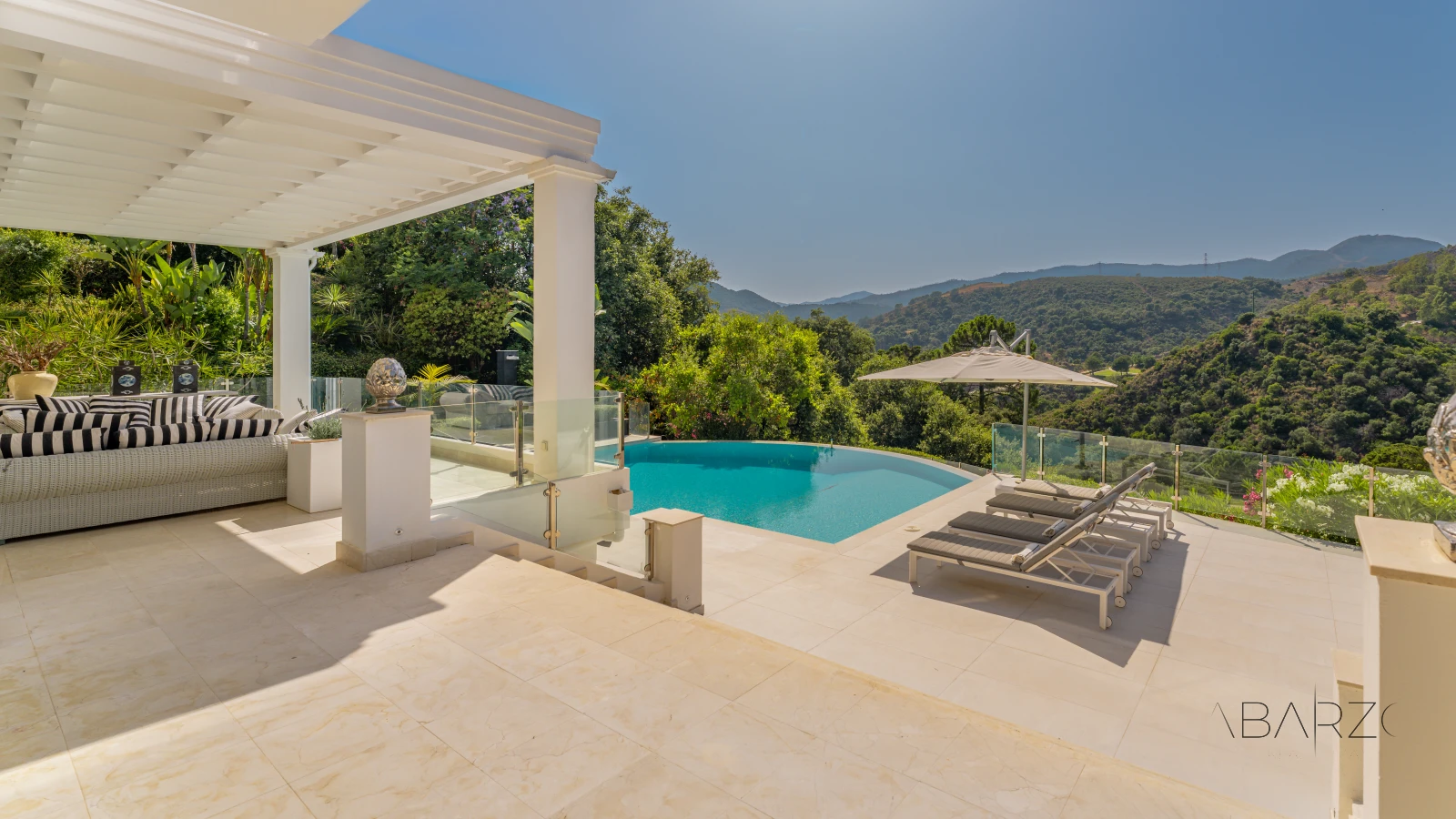 Luxury villa for sale in La Zagaleta with heated pool and mountain views — interior, La Zagaleta, Benahavís (4 of 15)