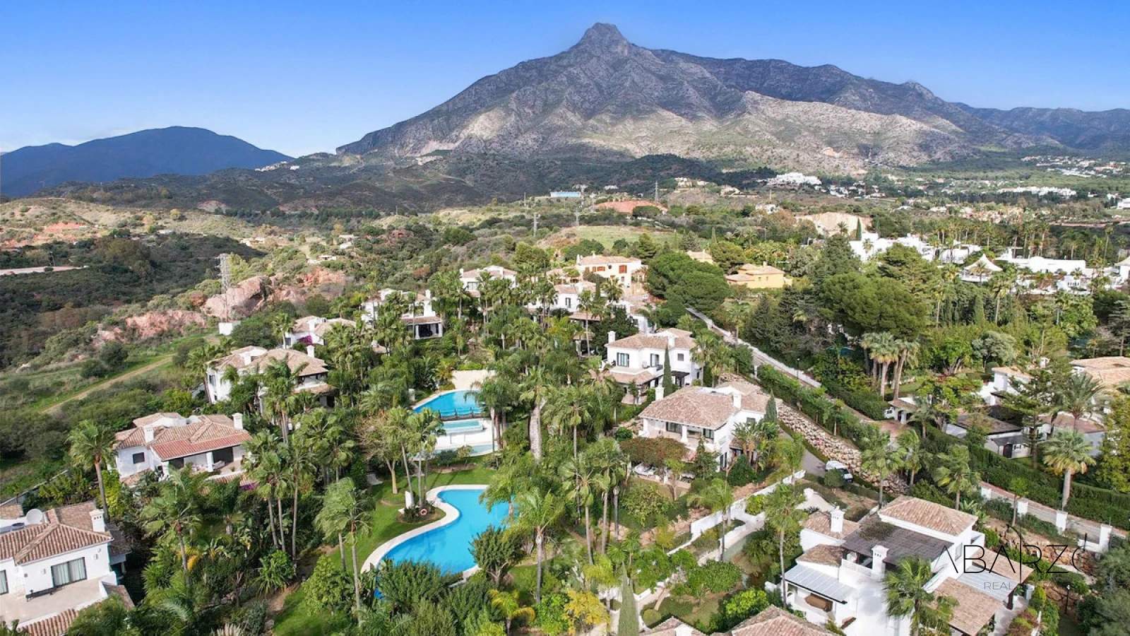 Renovation Opportunity: Four-Bedroom South-Facing Villa in Las Lomas de Magna Marbella — interior, Golden Mile, Marbella (2 of 31)