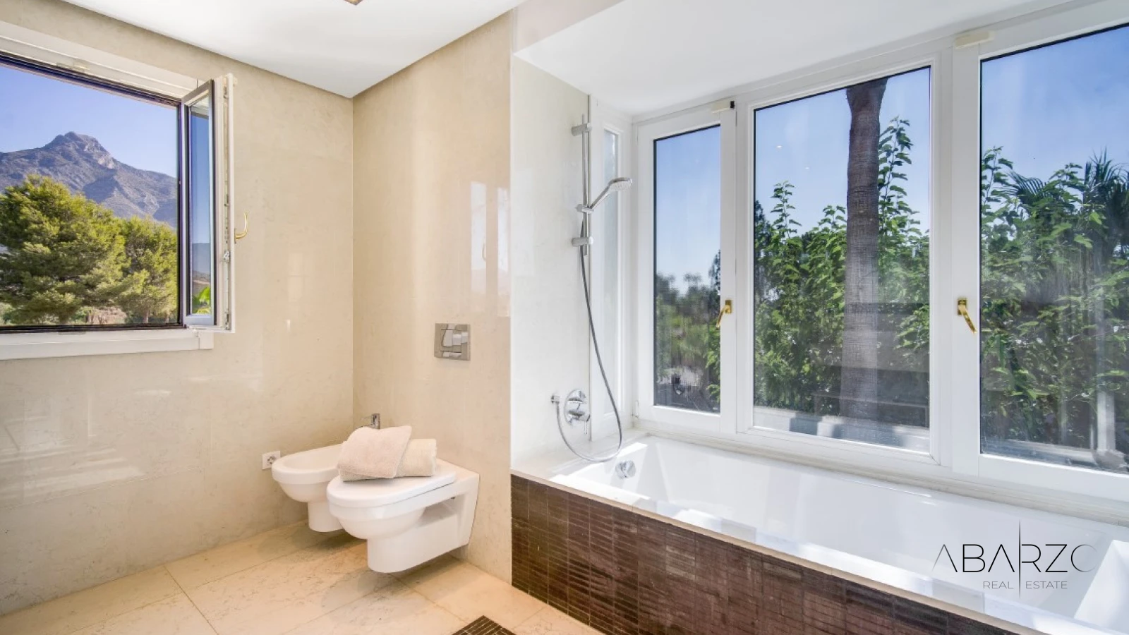 Renovation Opportunity: Four-Bedroom South-Facing Villa in Las Lomas de Magna Marbella — interior, Golden Mile, Marbella (24 of 31)