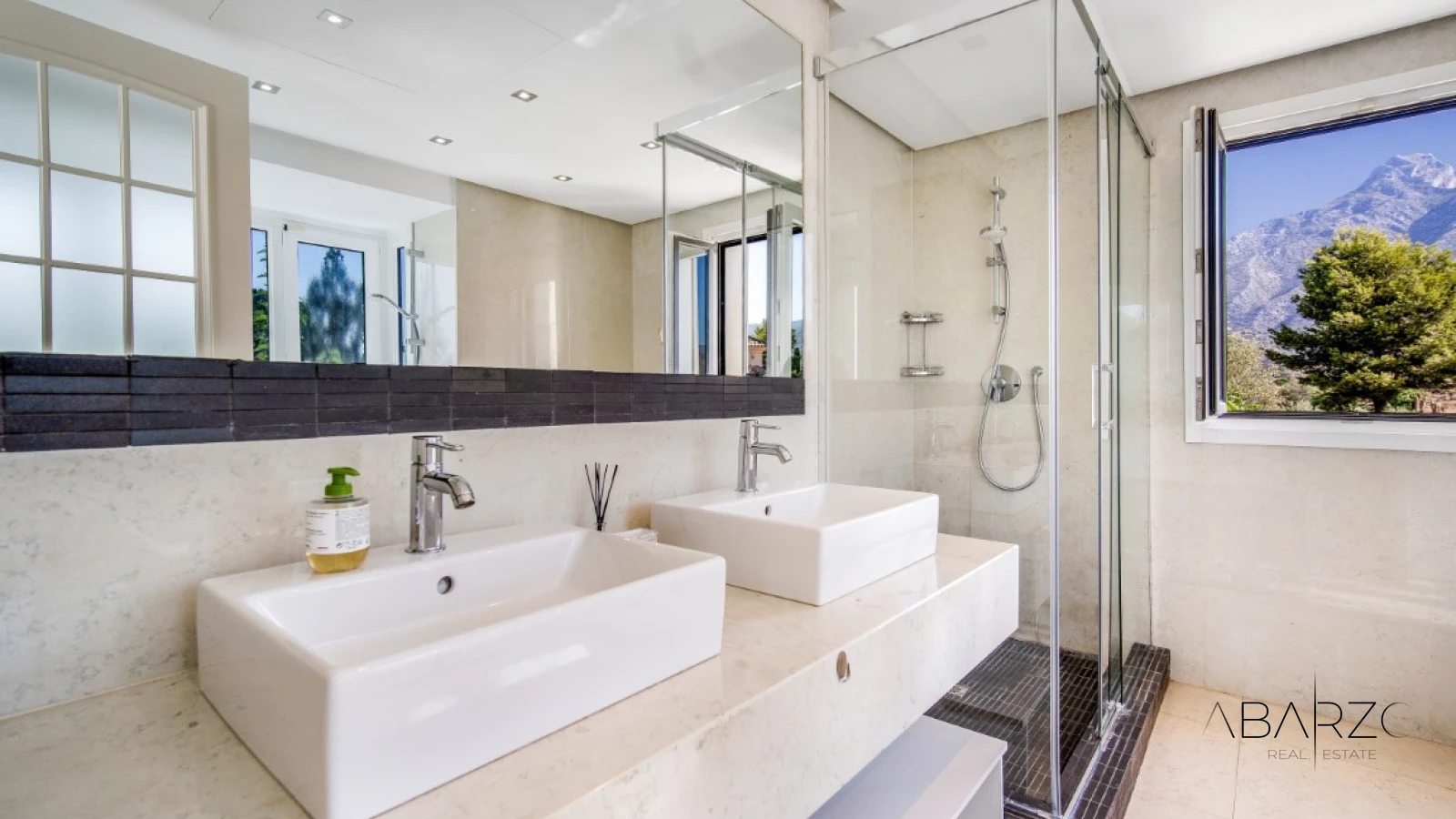 Renovation Opportunity: Four-Bedroom South-Facing Villa in Las Lomas de Magna Marbella — interior, Golden Mile, Marbella (31 of 31)