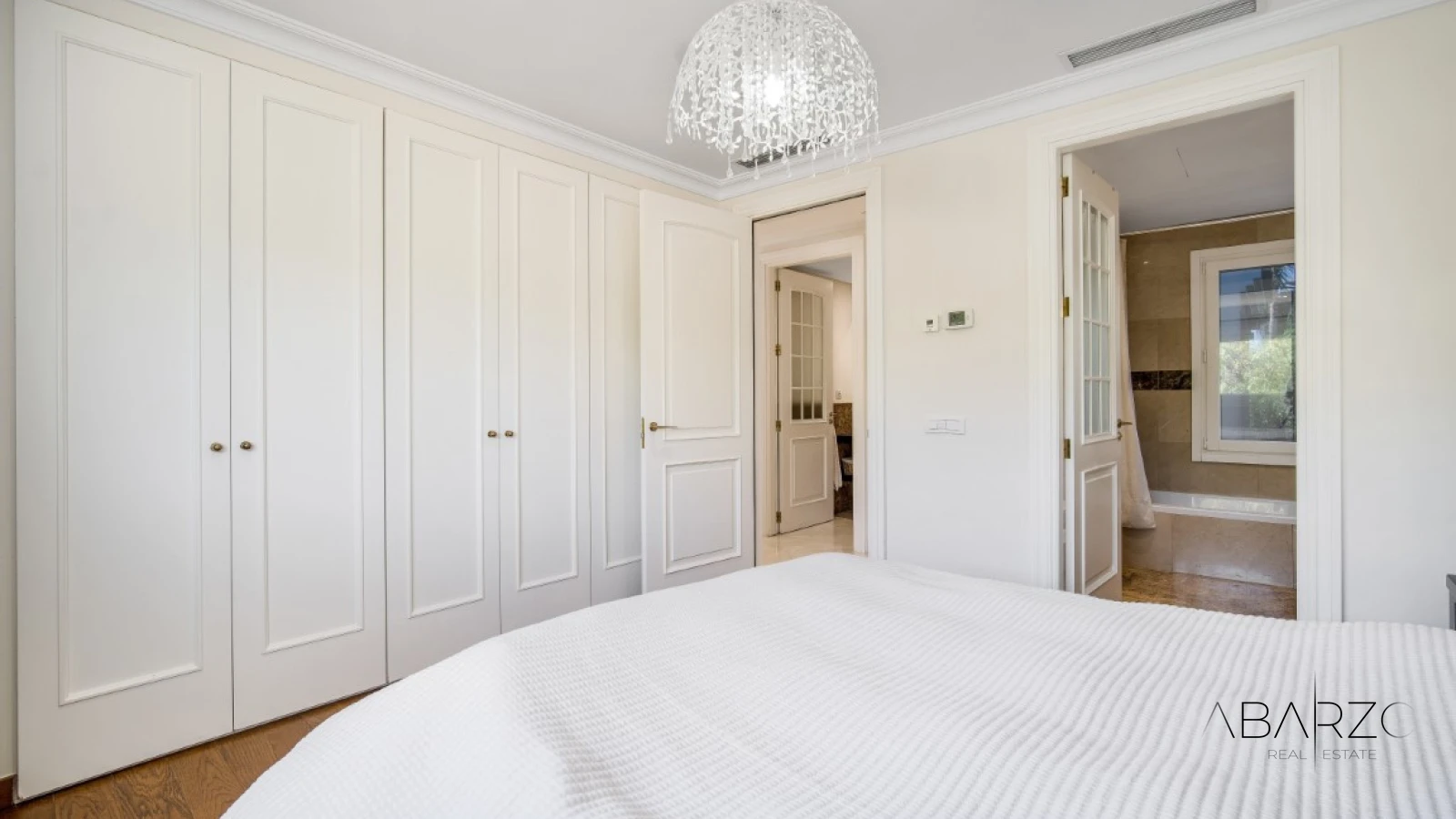 Renovation Opportunity: Four-Bedroom South-Facing Villa in Las Lomas de Magna Marbella — interior, Golden Mile, Marbella (28 of 31)