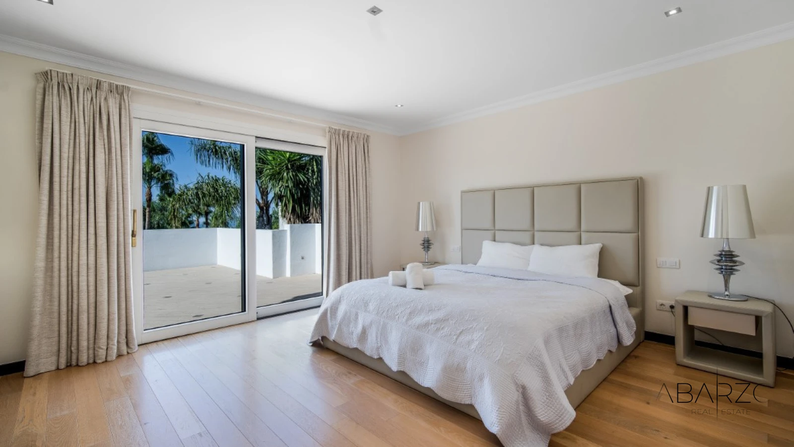 Renovation Opportunity: Four-Bedroom South-Facing Villa in Las Lomas de Magna Marbella — interior, Golden Mile, Marbella (15 of 31)