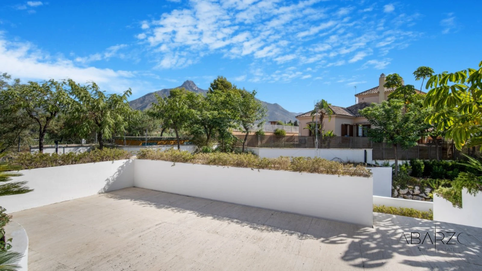 Renovation Opportunity: Four-Bedroom South-Facing Villa in Las Lomas de Magna Marbella — interior, Golden Mile, Marbella (16 of 31)