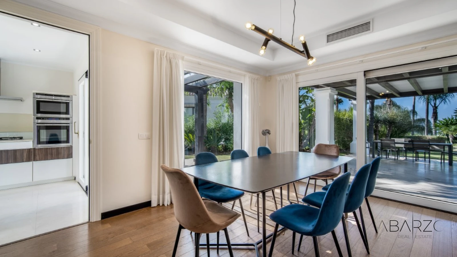 Renovation Opportunity: Four-Bedroom South-Facing Villa in Las Lomas de Magna Marbella — interior, Golden Mile, Marbella (12 of 31)