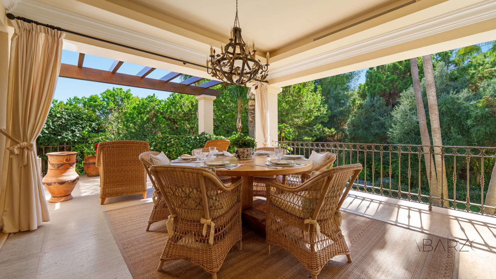 Outstanding Andalusian Villa in Marbella Golden Mile with Heated Pool and Panoramic Views — interior, Golden Mile, Marbella (12 of 50)