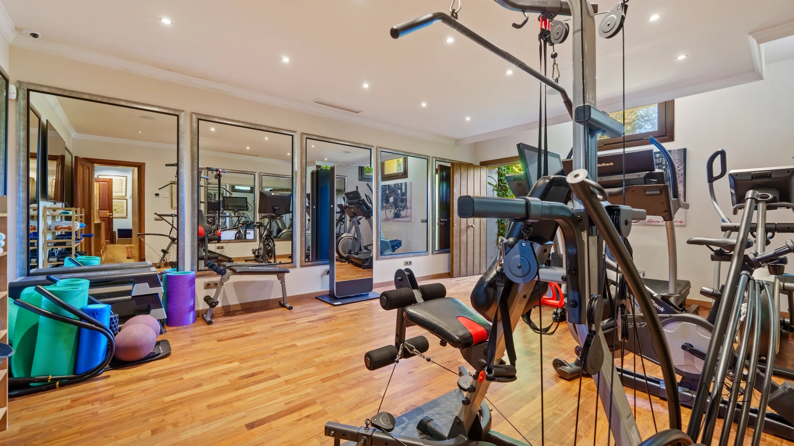 Outstanding Andalusian Villa in Marbella Golden Mile with Heated Pool and Panoramic Views — interior, Golden Mile, Marbella (37 of 50)