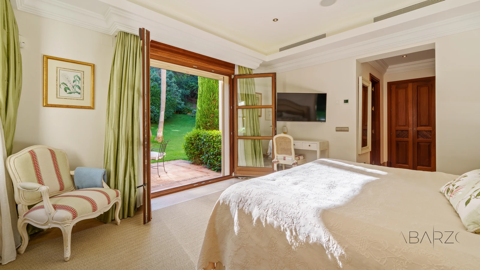 Outstanding Andalusian Villa in Marbella Golden Mile with Heated Pool and Panoramic Views — interior, Golden Mile, Marbella (40 of 50)