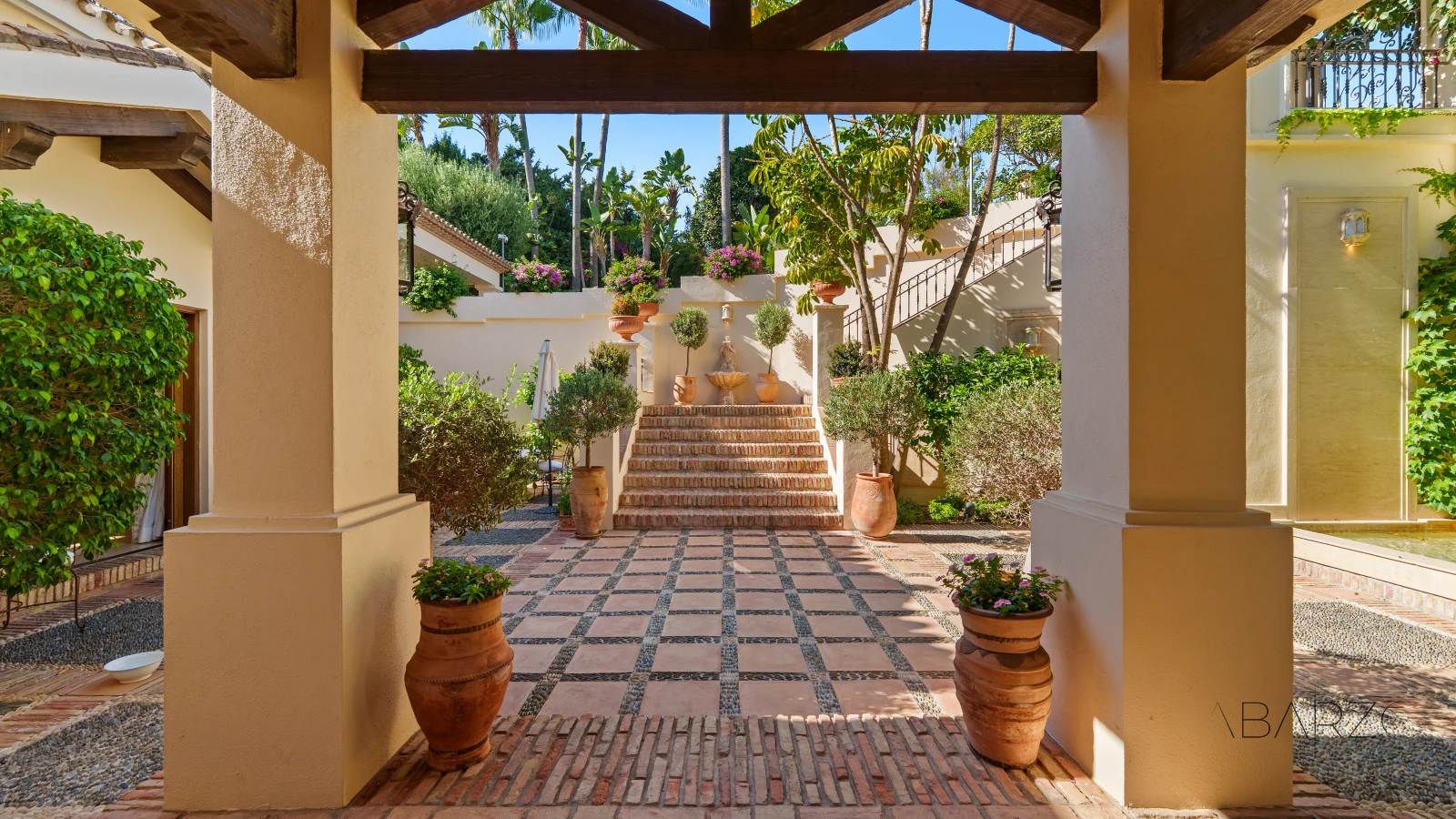 Outstanding Andalusian Villa in Marbella Golden Mile with Heated Pool and Panoramic Views — interior, Golden Mile, Marbella (30 of 50)