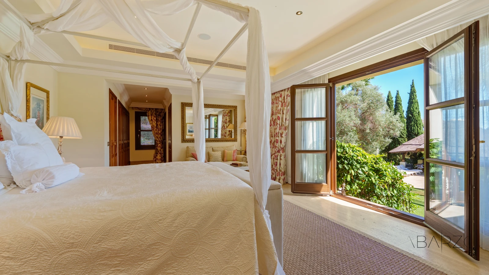 Outstanding Andalusian Villa in Marbella Golden Mile with Heated Pool and Panoramic Views — interior, Golden Mile, Marbella (20 of 50)