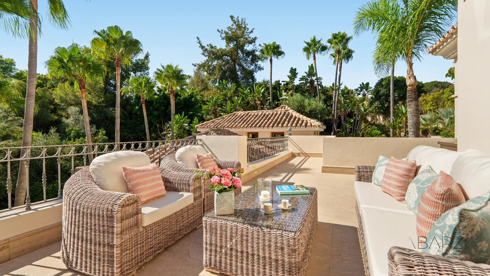 Outstanding Andalusian Villa in Marbella Golden Mile with Heated Pool and Panoramic Views — interior, Golden Mile, Marbella (28 of 50)
