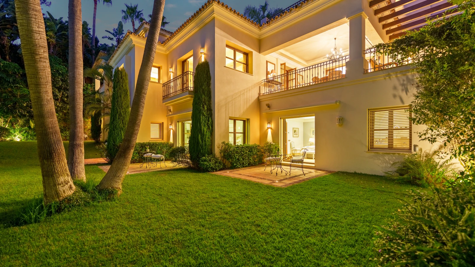 Outstanding Andalusian Villa in Marbella Golden Mile with Heated Pool and Panoramic Views — interior, Golden Mile, Marbella (47 of 50)
