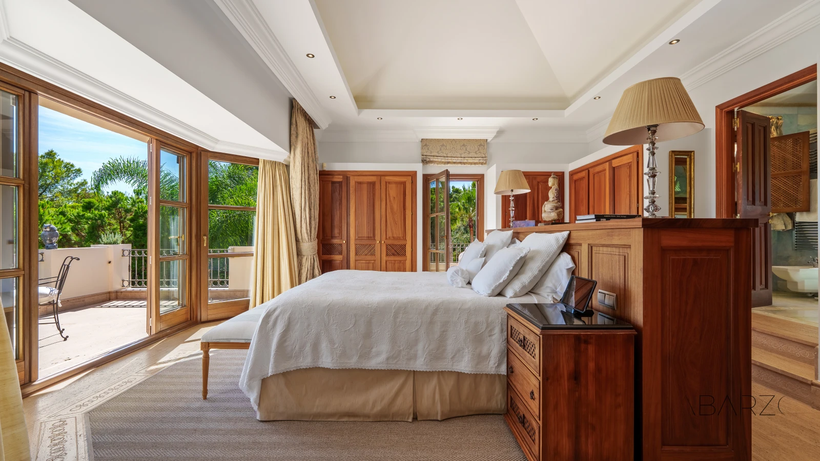 Outstanding Andalusian Villa in Marbella Golden Mile with Heated Pool and Panoramic Views — interior, Golden Mile, Marbella (24 of 50)