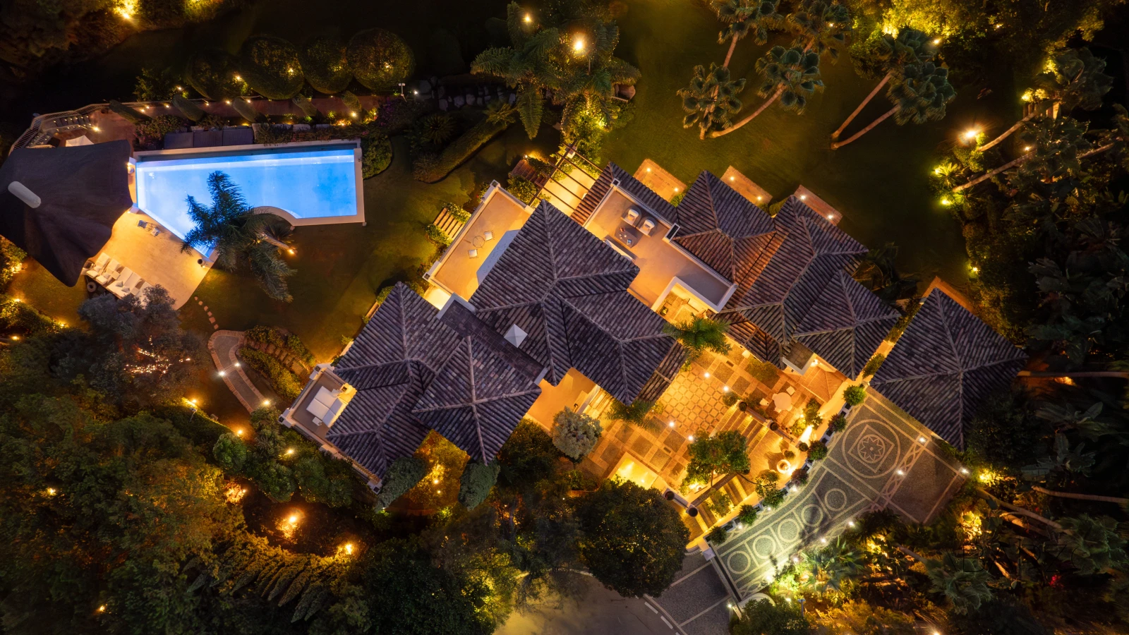 Outstanding Andalusian Villa in Marbella Golden Mile with Heated Pool and Panoramic Views — interior, Golden Mile, Marbella (44 of 50)