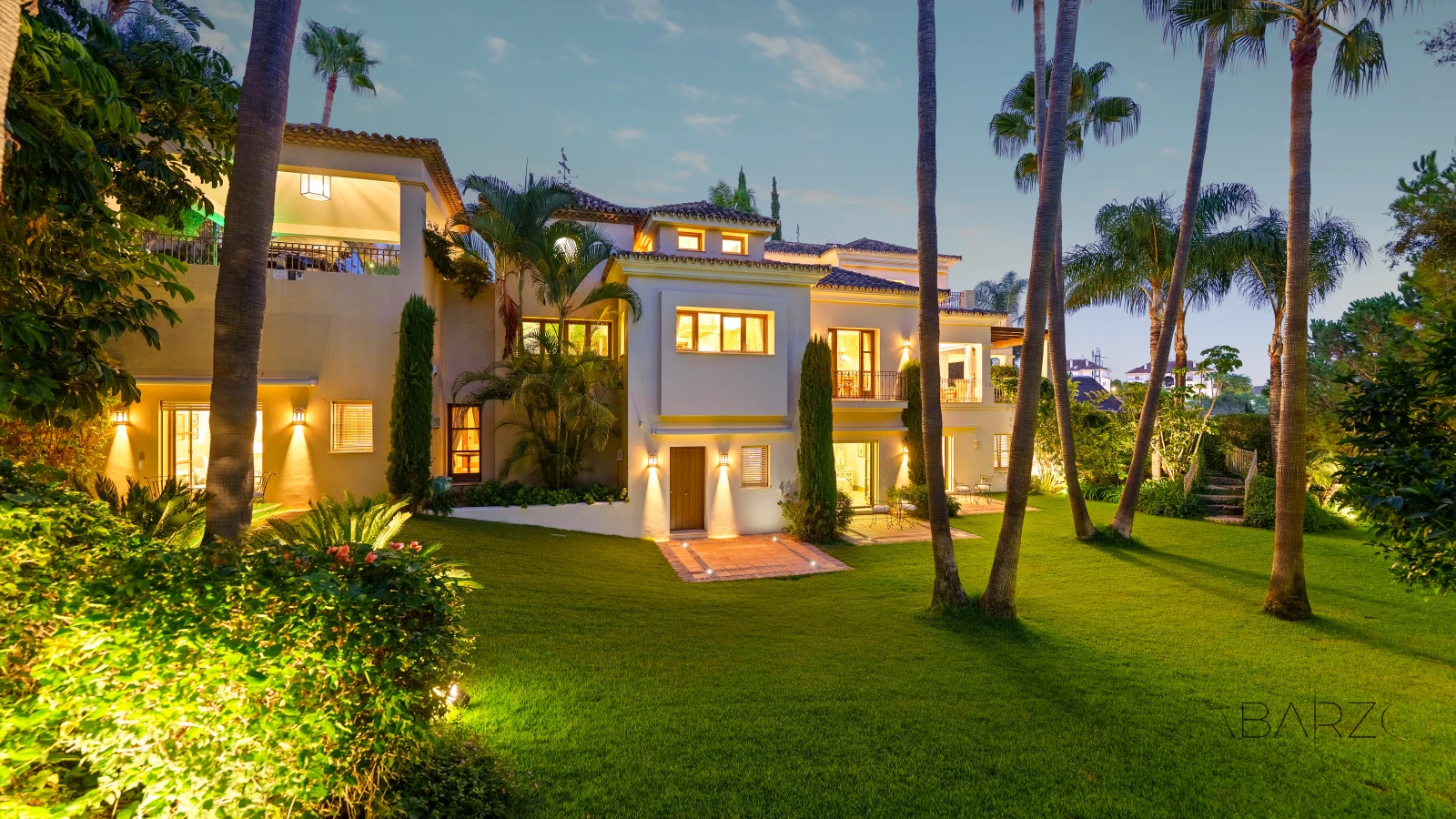 Outstanding Andalusian Villa in Marbella Golden Mile with Heated Pool and Panoramic Views — interior, Golden Mile, Marbella (46 of 50)