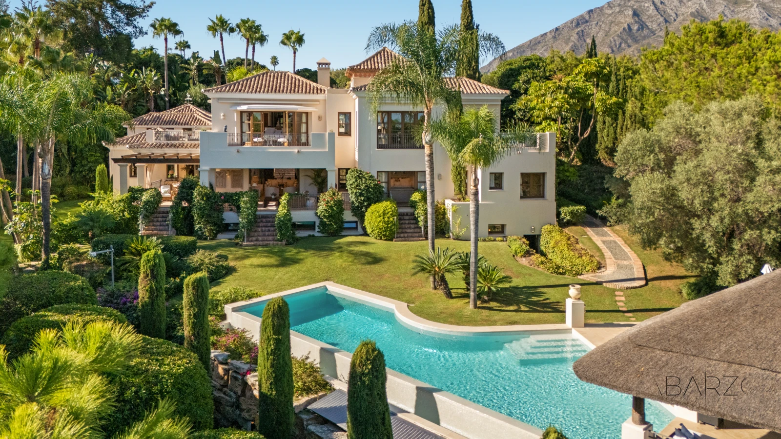 Outstanding Andalusian Villa in Marbella Golden Mile with Heated Pool and Panoramic Views — interior, Golden Mile, Marbella (5 of 50)