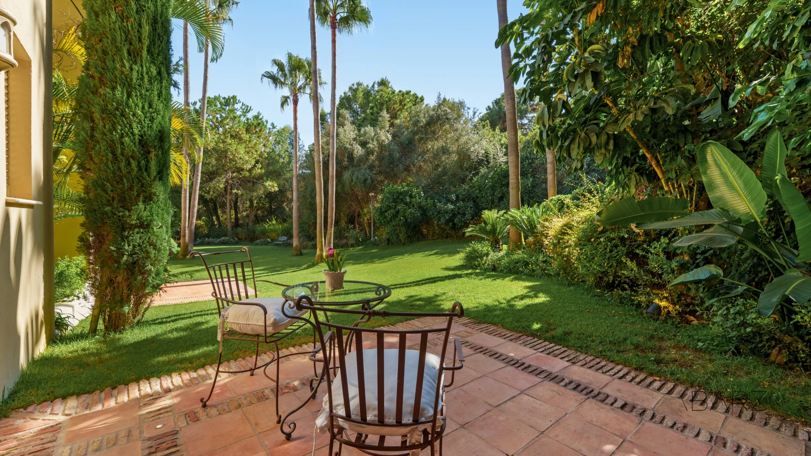 Outstanding Andalusian Villa in Marbella Golden Mile with Heated Pool and Panoramic Views — interior, Golden Mile, Marbella (7 of 50)
