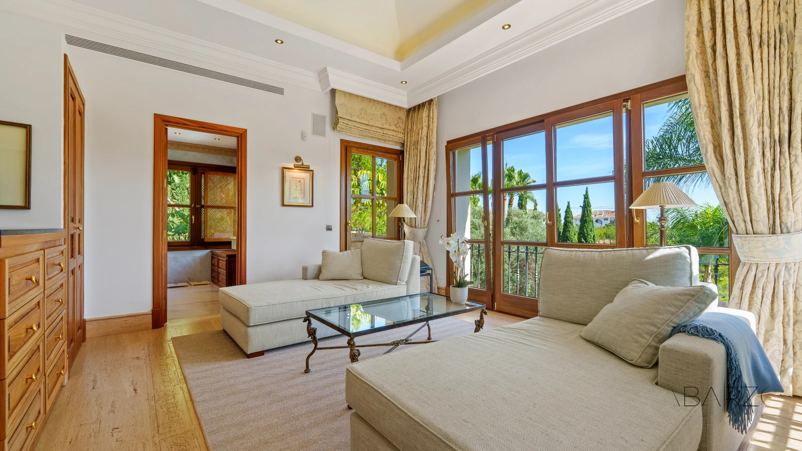 Outstanding Andalusian Villa in Marbella Golden Mile with Heated Pool and Panoramic Views — interior, Golden Mile, Marbella (25 of 50)